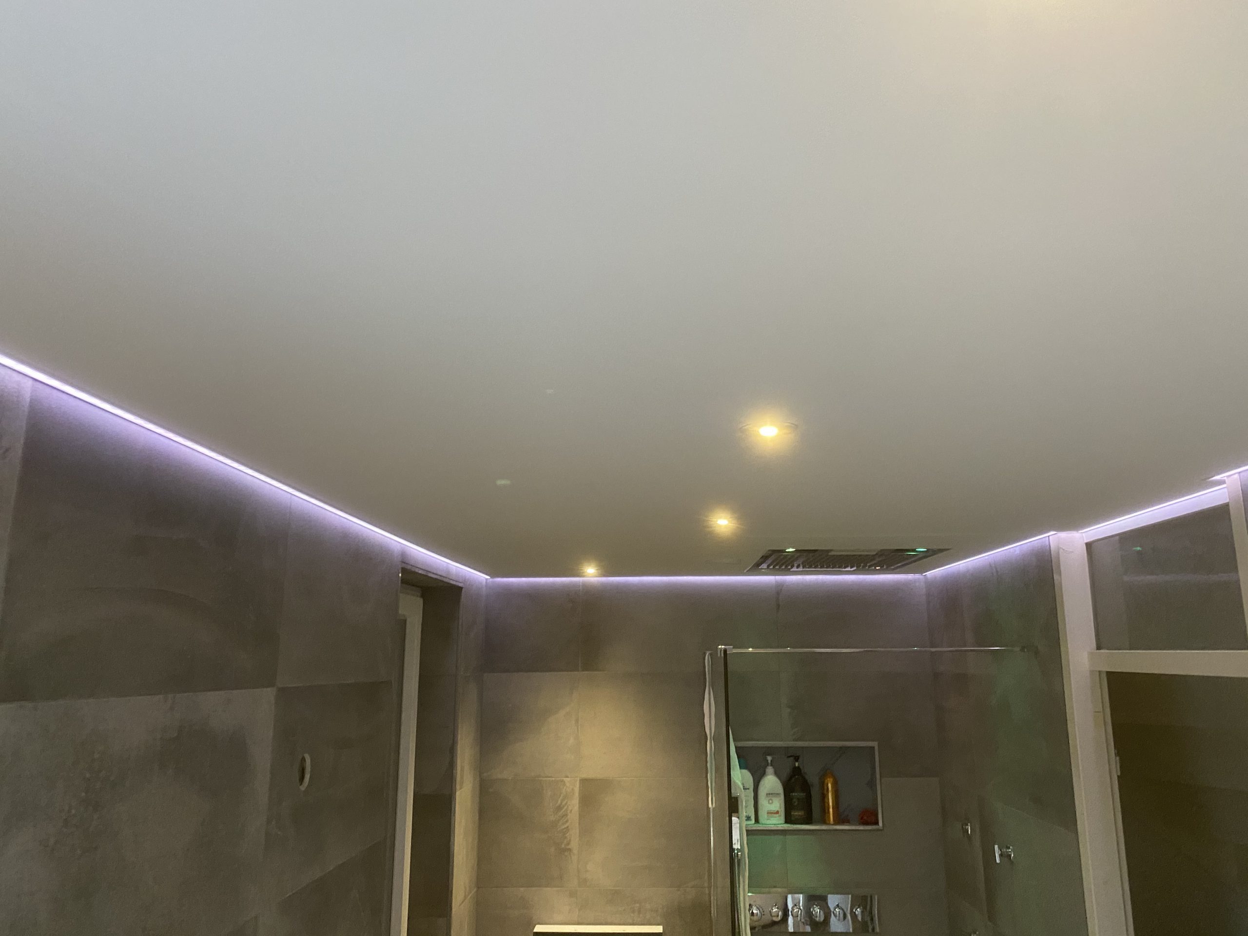 Badkamer met Led-strip rondom